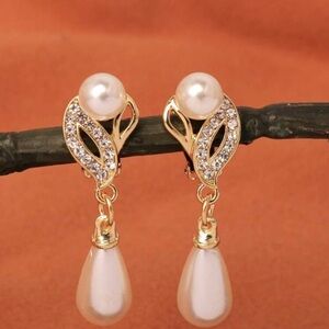 Brand New Elegant Gold and Pearl Drop Earrings